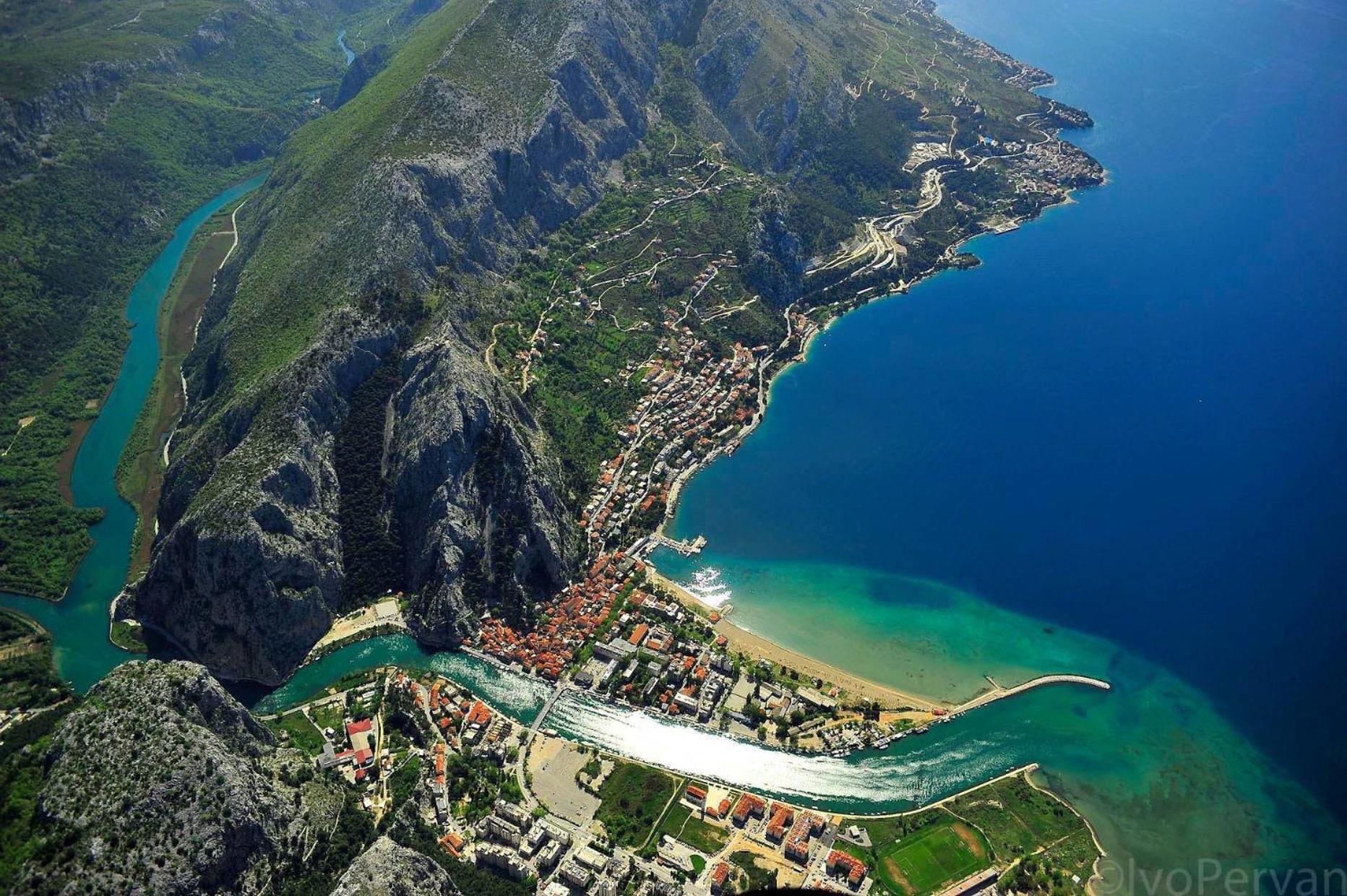 Apartments Beverly Omiš Eksteriør billede