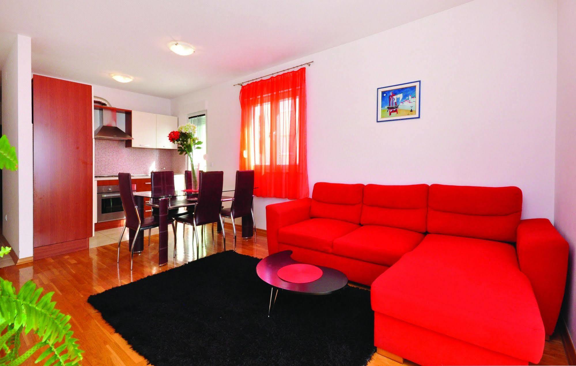 Apartments Beverly Omiš Eksteriør billede