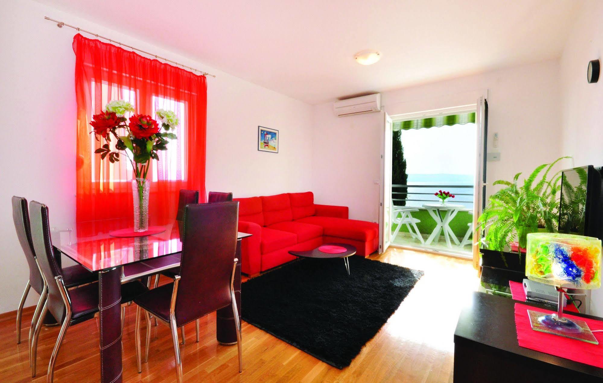 Apartments Beverly Omiš Eksteriør billede