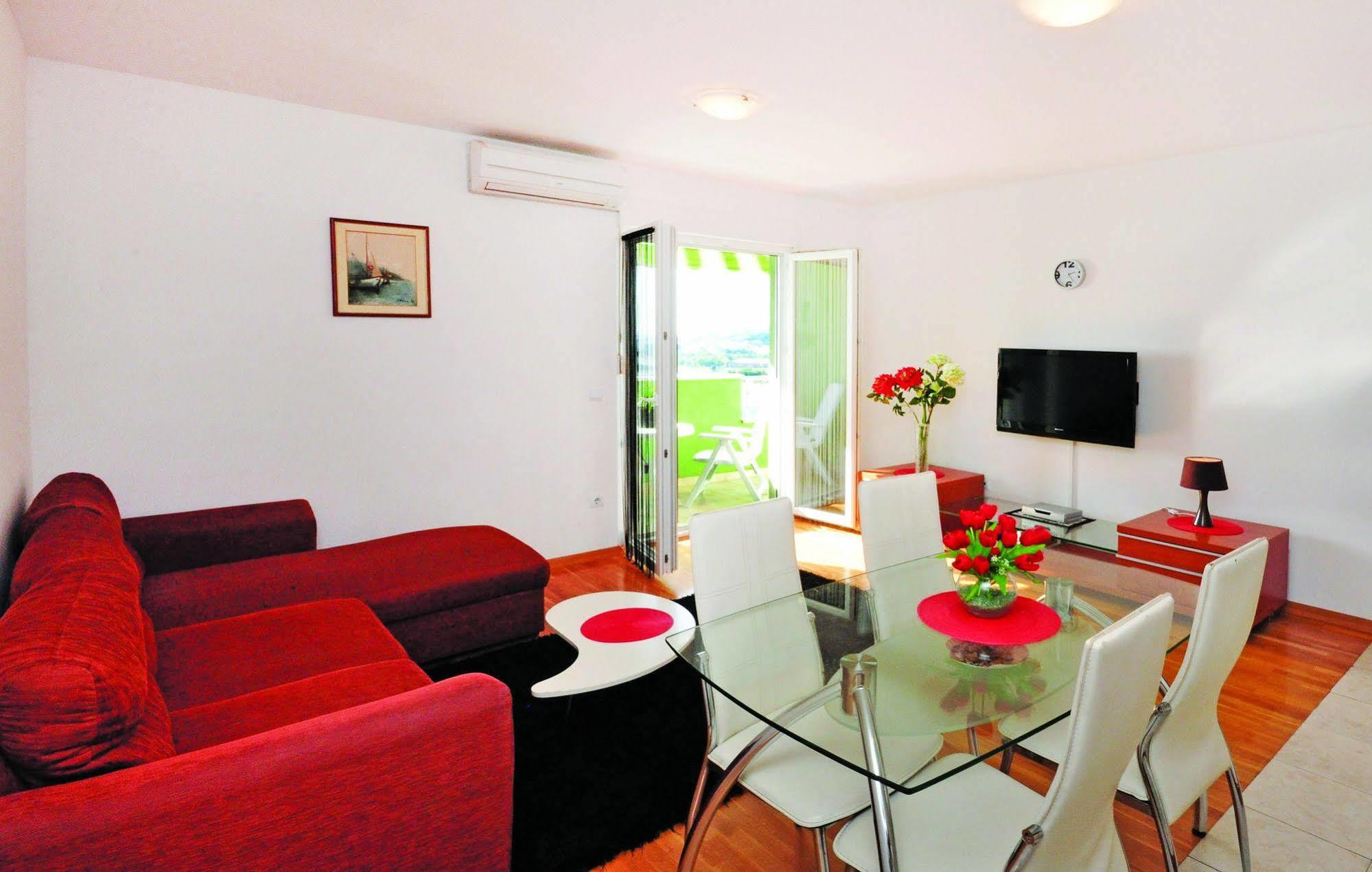 Apartments Beverly Omiš Eksteriør billede