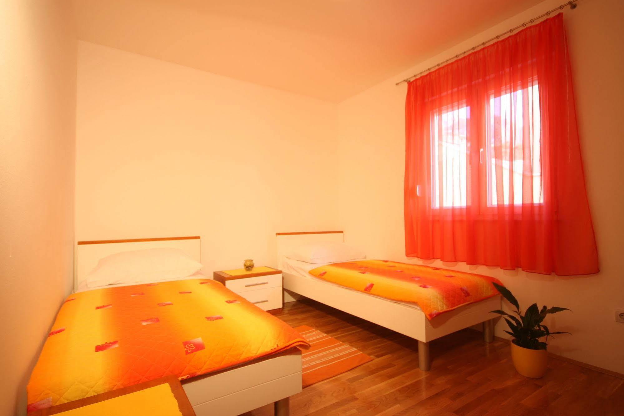 Apartments Beverly Omiš Eksteriør billede